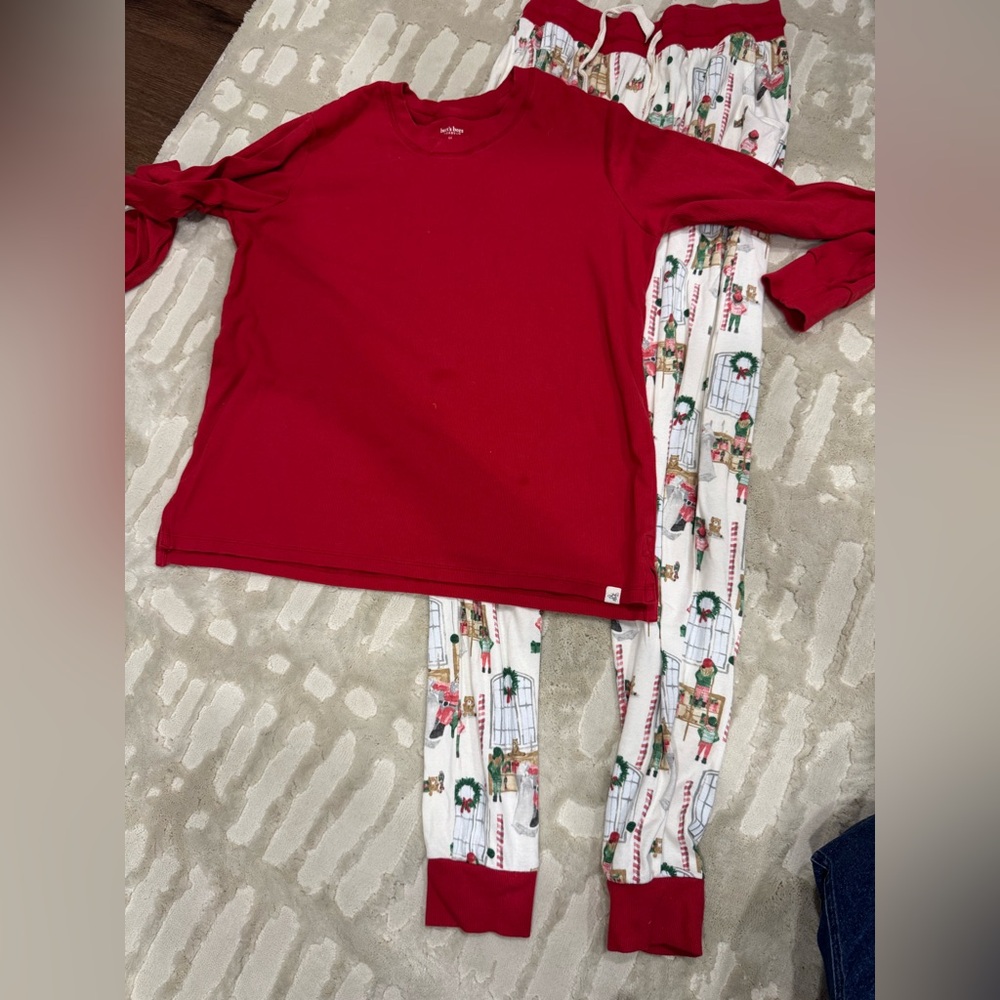 Red Pajama Burt’s Bees Christmas